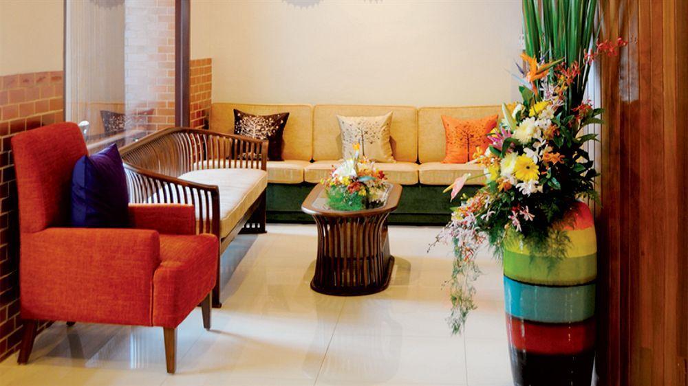 Lullaby Inn Silom Bangkok Exterior foto